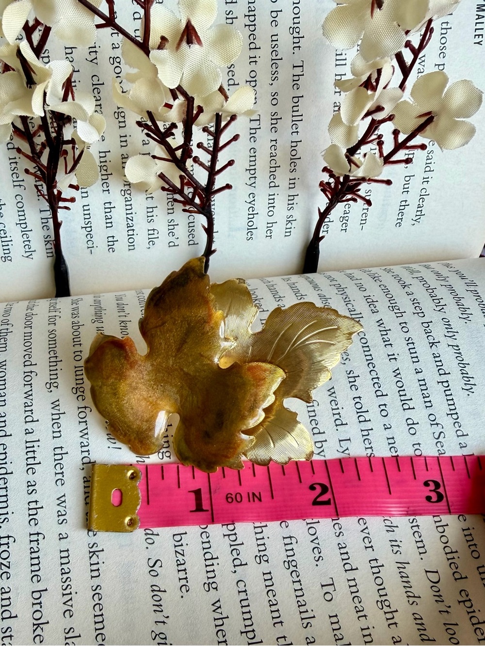 Floral Leaf Brooch in Gold & Brown Like New - Picture 4 of 4